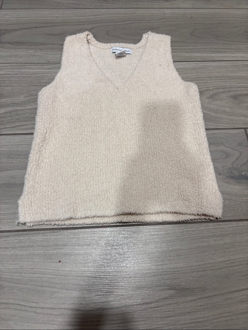 cupcakes & cashmere Cream V-Neck Sweater Vest